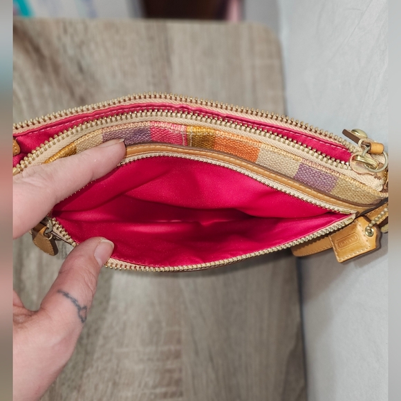 Vintage Coach Legacy Rainbow Crossbody Tan Trimming Sling Bag- EUC - Picture 2 of 12